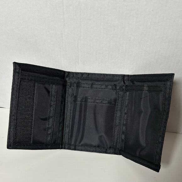 MARVEL AVENGERS Wallet NWT Nylon Trifold Lots of Pockets - Picture 3 of 3